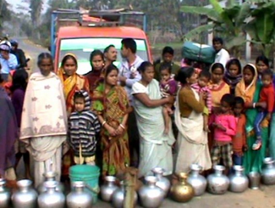 Villagers fume over water crisis, stage road blockade Villagers fume over water crisis, stage road blockade